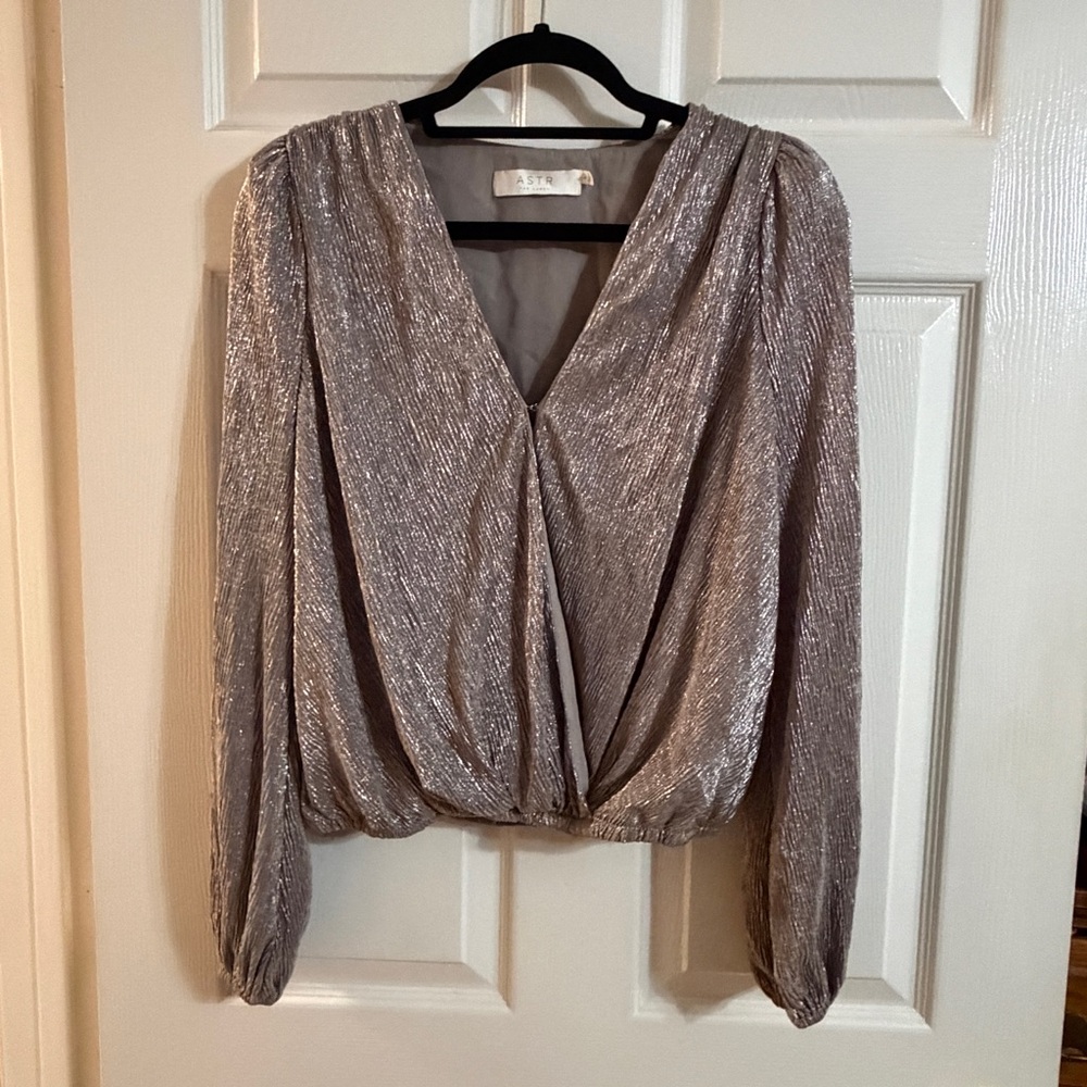 ASTR The Label Metallic Plisse Wrap Blouse Balloon Sleeve Shimmer Top L